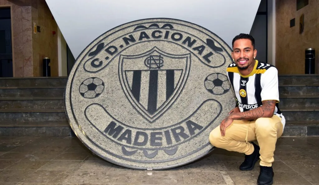 Nacional da Madeira contrata Paulinho Bóia, destaque do Paysandu na Série B de 2024. Saiba mais sobre o avançado brasileiro de 26 anos.