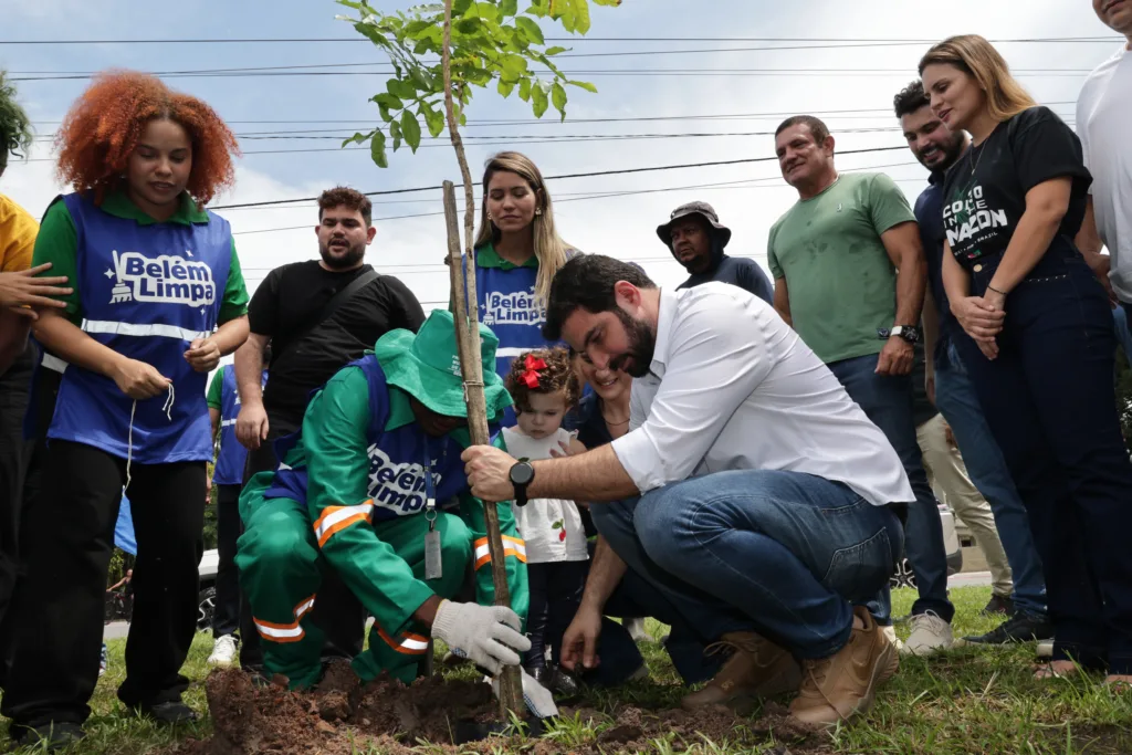 Prefeito Igor Normando participou do plantio de mudas em Belém. Foto: Jader Paes Prefeito Igor Normando participou do plantio de mudas em Belém. Foto: Jader Paes