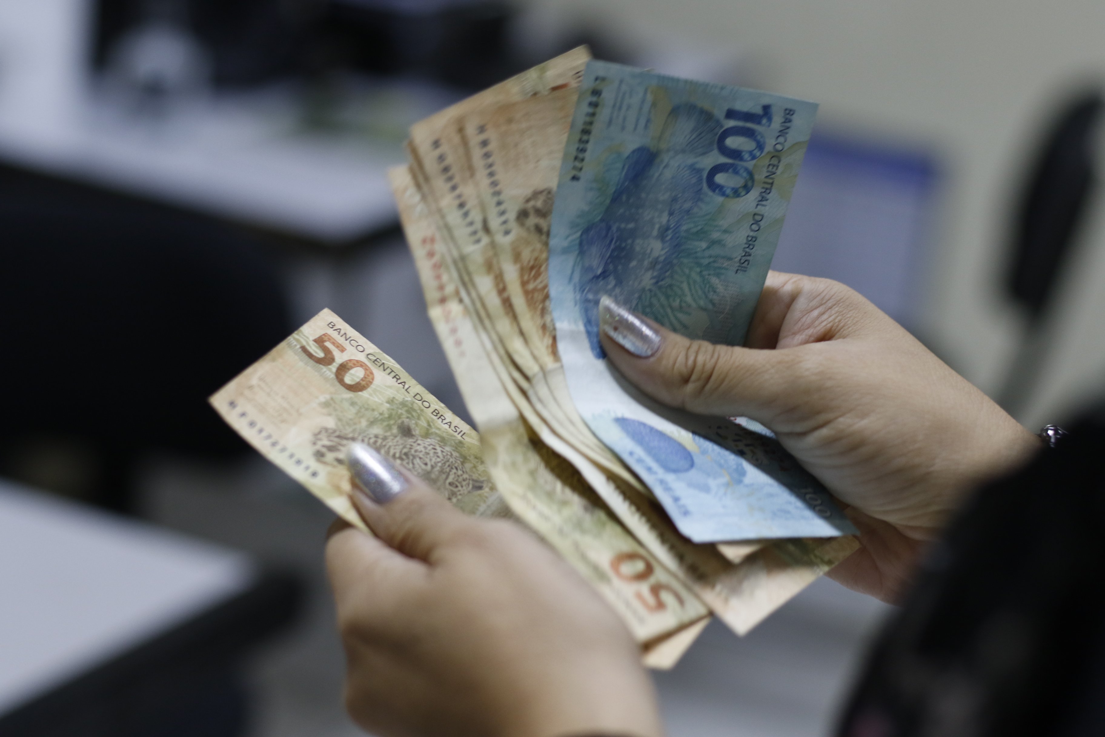 A Secretaria de Estado de Planejamento e Administração (Seplad) inicia nesta segunda-feira, 28 de abril, o pagamento dos servidores públicos estaduais
