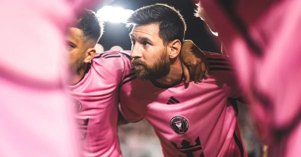 Lionel Messi vai receber a Medalha Presidencial da Liberdade, a maior homenagem civil dos Estados Unidos, diretamente das mãos do presidente Joe Biden. Lionel Messi vai receber a Medalha Presidencial da Liberdade, a maior homenagem civil dos Estados Unidos, diretamente das mãos do presidente Joe Biden.