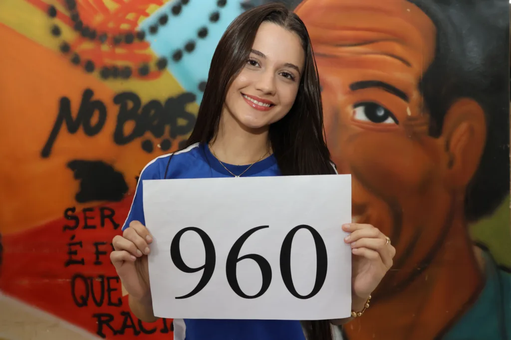 A preparação intensa durante todo o ano de 2024 foi o motivo dos 960 pontos na redação de Klysia Costa, 18 anos