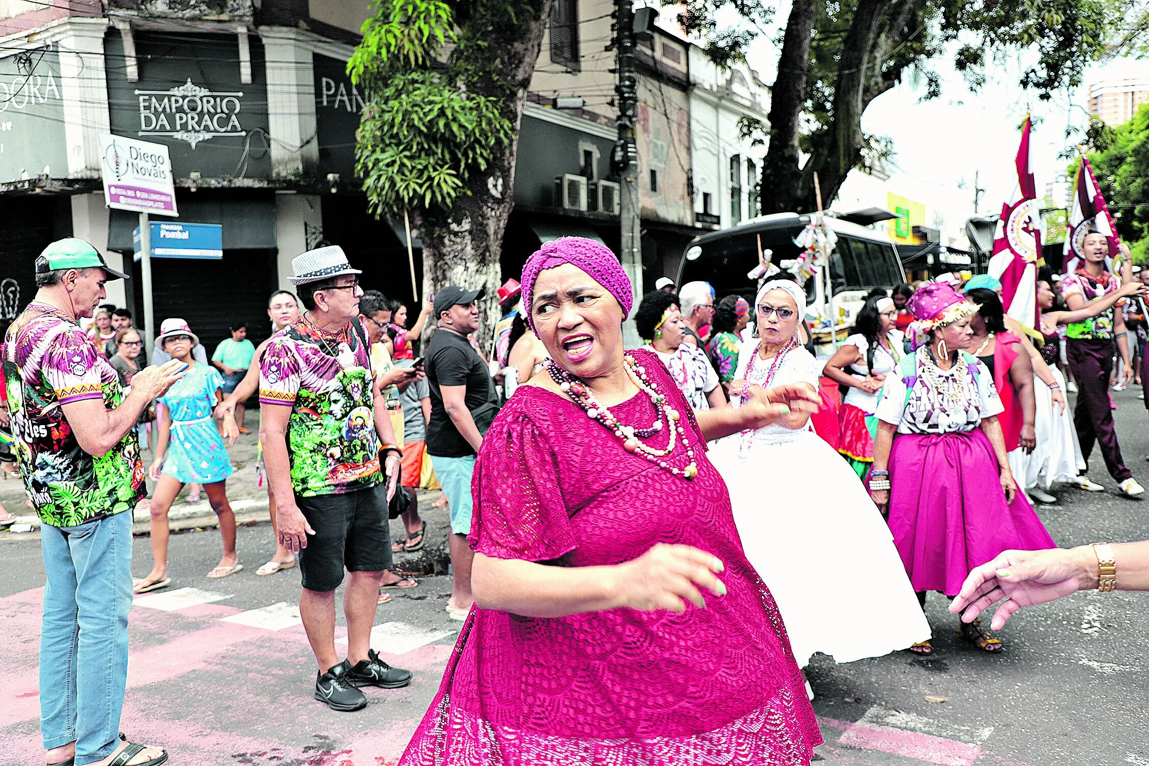 Pre carnaval arrastão cultural, escolas de samba.