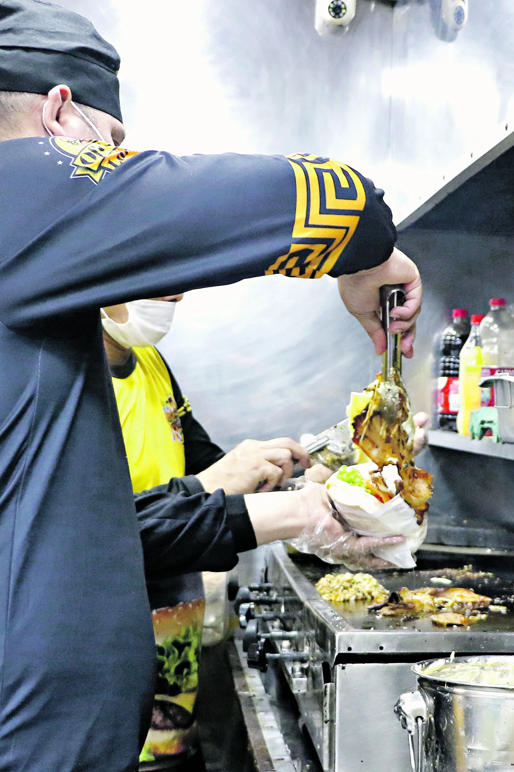 Belém possui a tradição dos lanches de rua, em trailers e calçadas, onde os clientes buscam sempre as opções diferenciadas e com tempero especial. Fotos: Antonio Melo