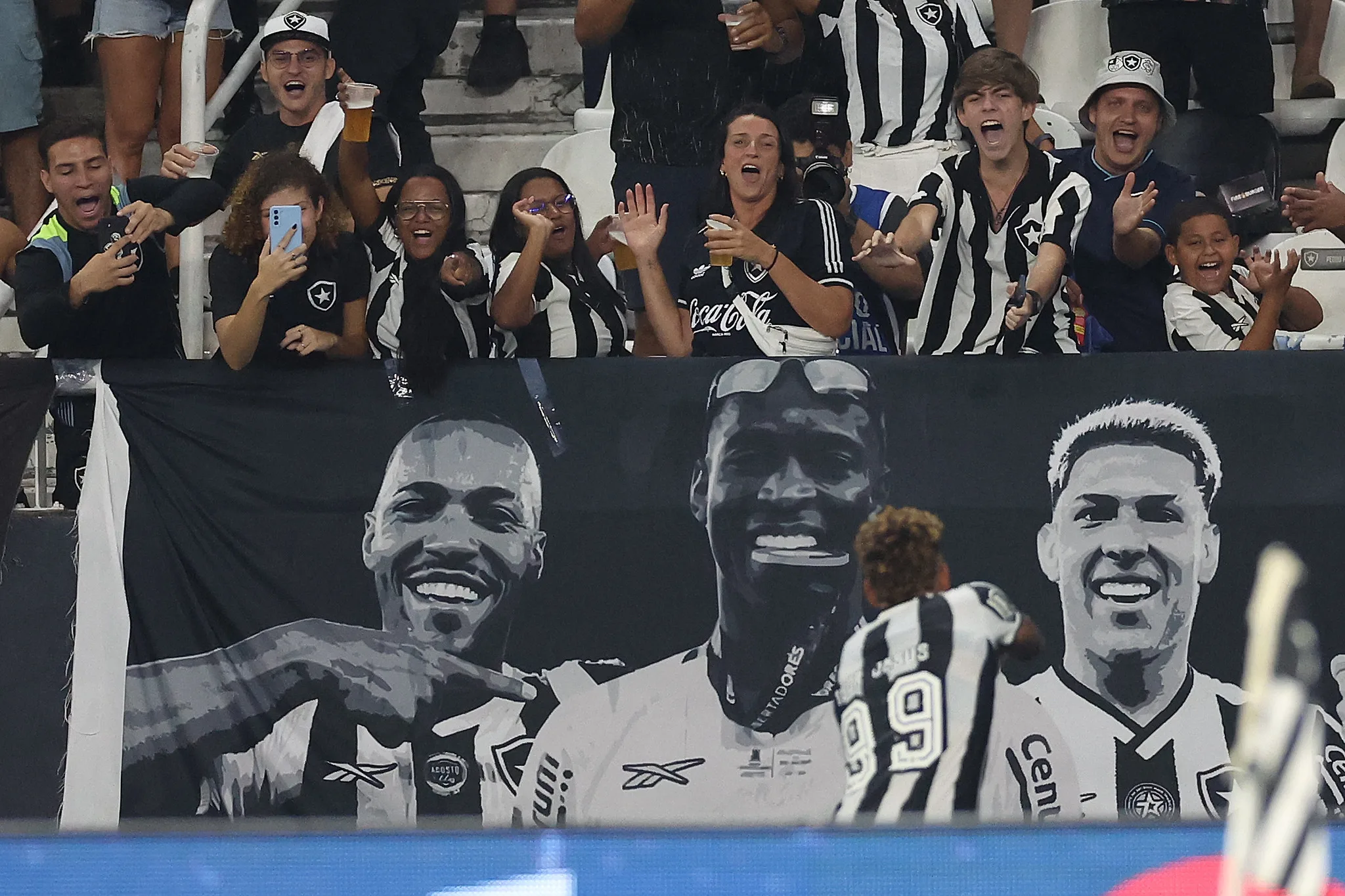 O Botafogo vence o Fluminense em clássico eletrizante! Saiba mais sobre a vitória do Glorioso e sua invencibilidade no Clássico Vovô.