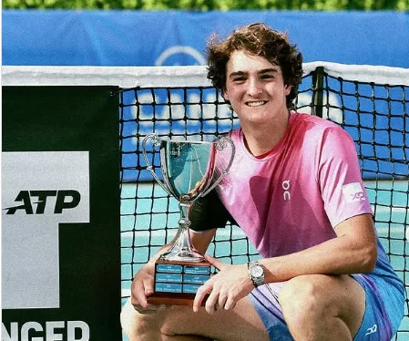 João Fonseca estreia no Australian Open contra Andrey Rublev. Acompanhe a partida e torça pelo tenista brasileiro.