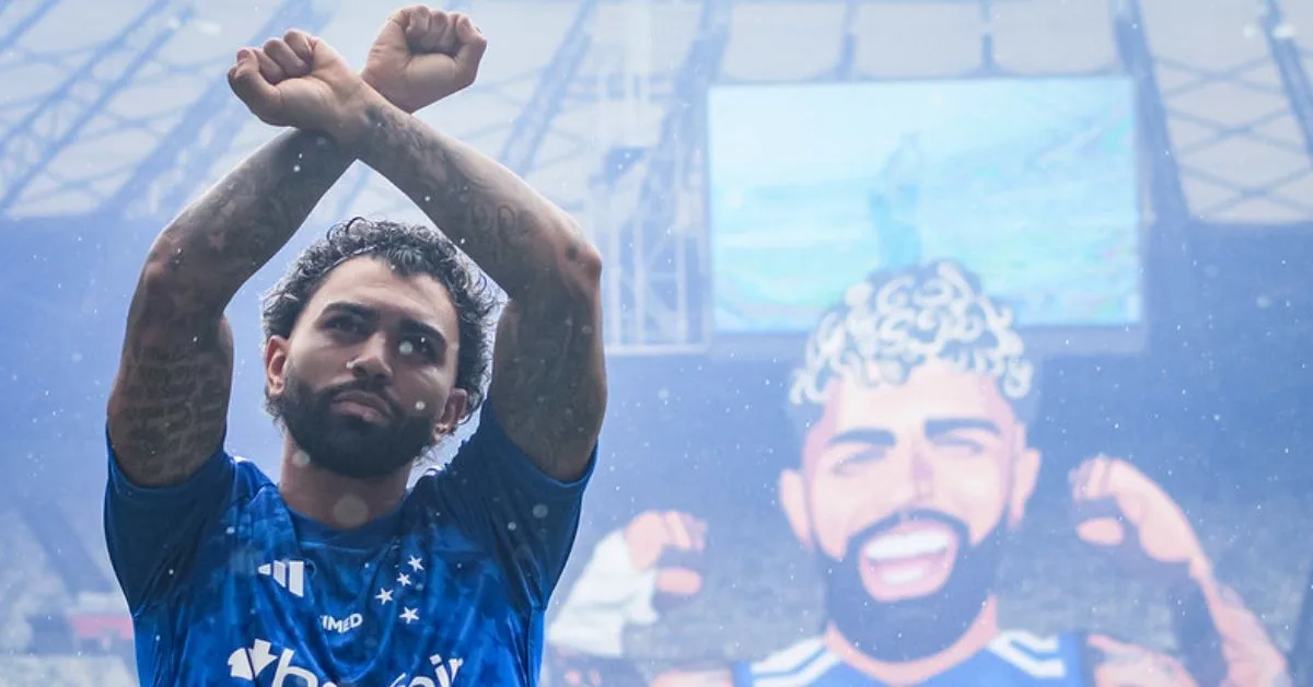 Com direito a mosaico e muita festa em um Mineirão lotado, Gabigol foi apresentado neste sábado (4) como novo reforço do Cruzeiro.