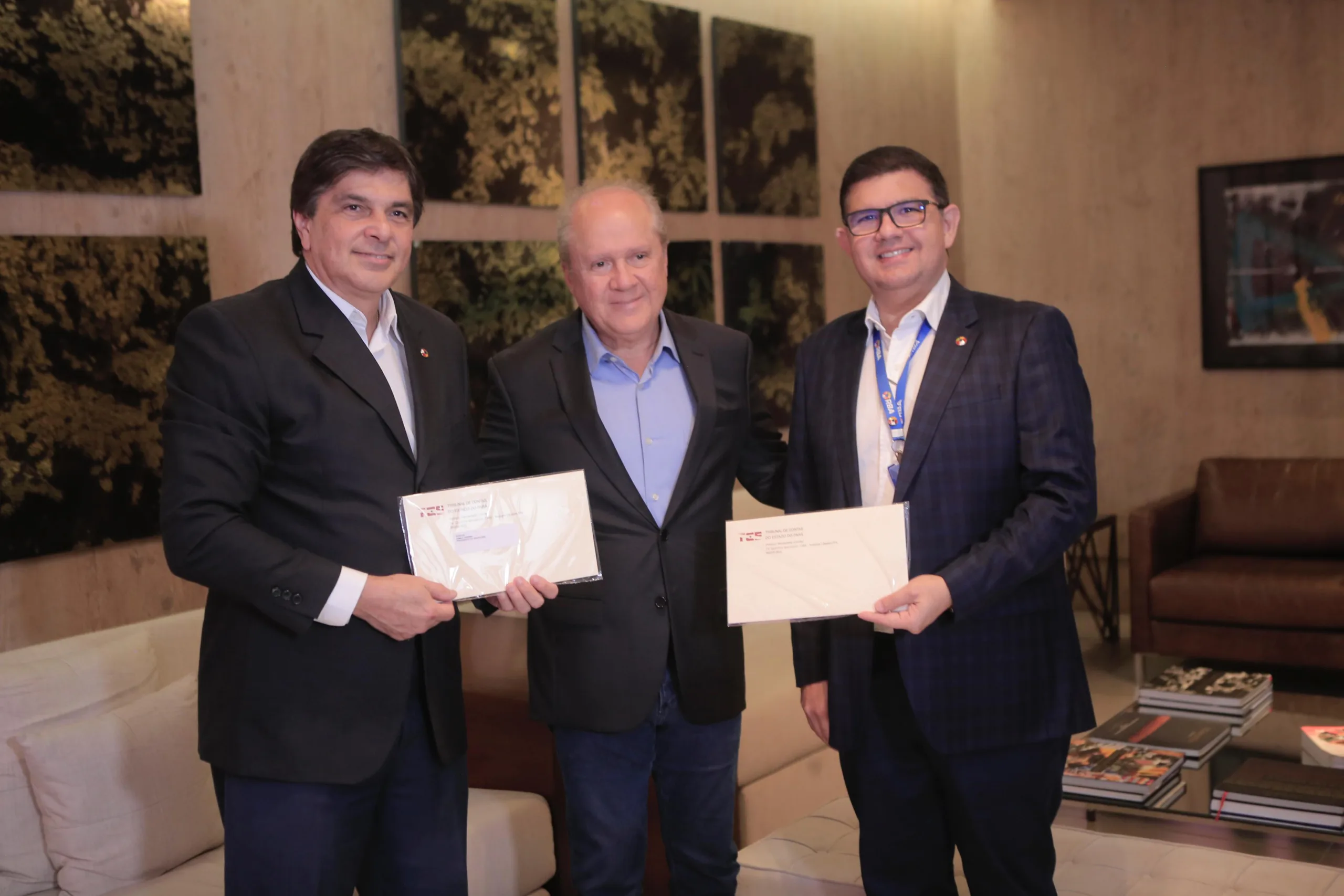 Conselheiro e presidente eleito Fernando Ribeiro foi recebido por Camilo Centeno e Nilton Lobato, presidente e diretor comercial do Grupo RBA, respectivamente. Foto: Baltazar Costa