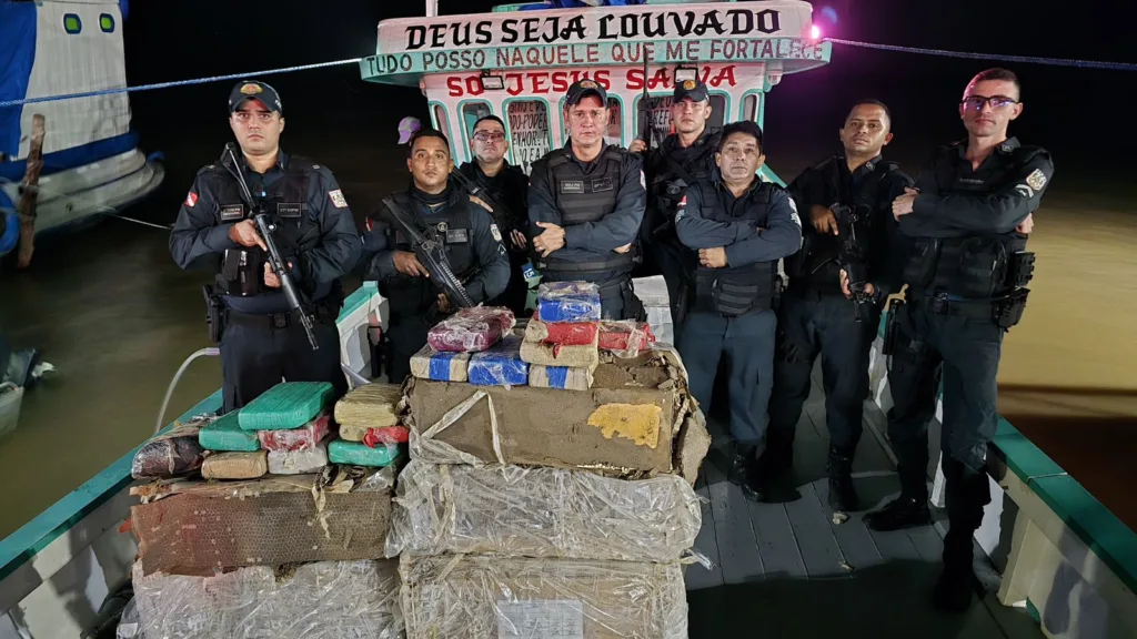 Todo o material apreendido foi apresentado na delegacia de polícia civil do município de Almerim para os devidos procedimentos legais.