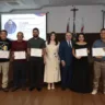 Mauro Ângelo, fotógrafo; Carlos Gondim, auxiliar técnico; Rafael Rocha, repórter; conselheira Rosa Egídia Crispino, presidente do TCE-PA; conselheiro Luis Cunha, corregedor do TCE-PA; Carla Azevedo, produtora; e Clayton Matos, diretor de Redação. Foto: Wagner Almeida / Diário do Pará