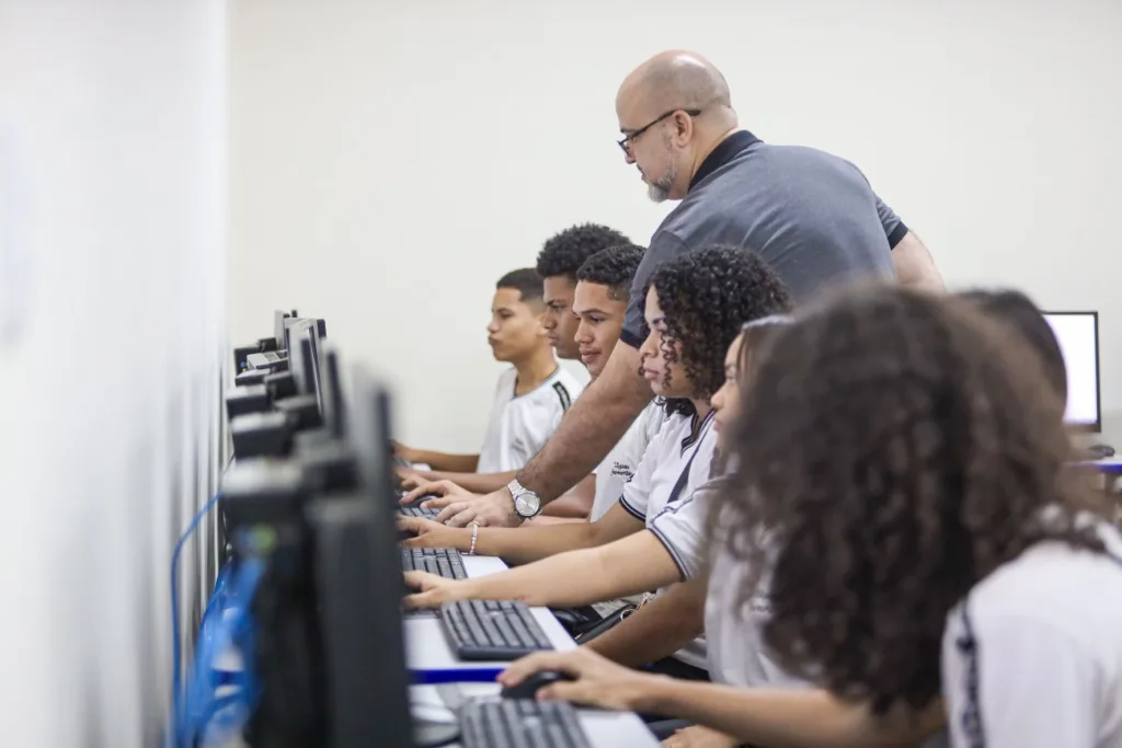 Candidatos convocados na primeira lista devem enviar os documentos, de modo online, nesta terça-feira (21) e quarta-feira (22) Candidatos convocados na primeira lista devem enviar os documentos, de modo online, nesta terça-feira (21) e quarta-feira (22)
