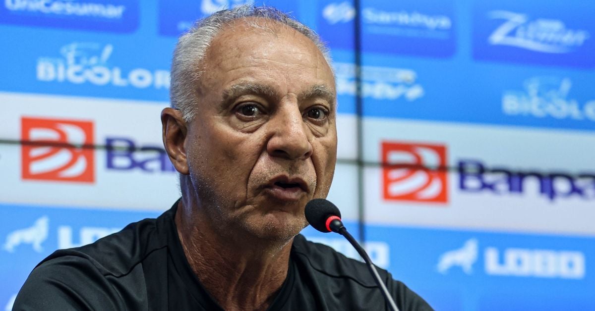 Junto com o treinador, que comandou o Paysandu há algum tempo, também deixa o clube seu filho e auxiliar técnico, Márcio Júnior.