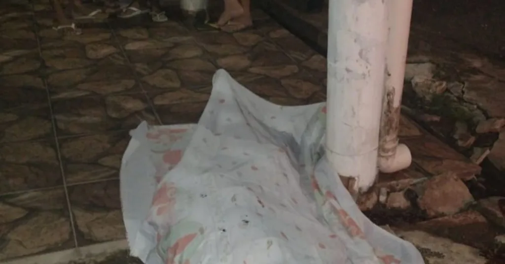 No município de Marapanim, região do nordeste paraense, um jovem, de 24 anos, foi executado com 3 tiros. O crime aconteceu na noite de quinta-feira (16). No município de Marapanim, região do nordeste paraense, um jovem, de 24 anos, foi executado com 3 tiros. O crime aconteceu na noite de quinta-feira (16).