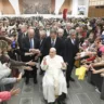 O presidente dos Estados Unidos, Joe Biden, conversou com o papa Francisco neste sábado (11) e concedeu-lhe a Medalha Presidencial da Liberdade com Distinção, a mais alta honraria civil do país, informou a Casa Branca.