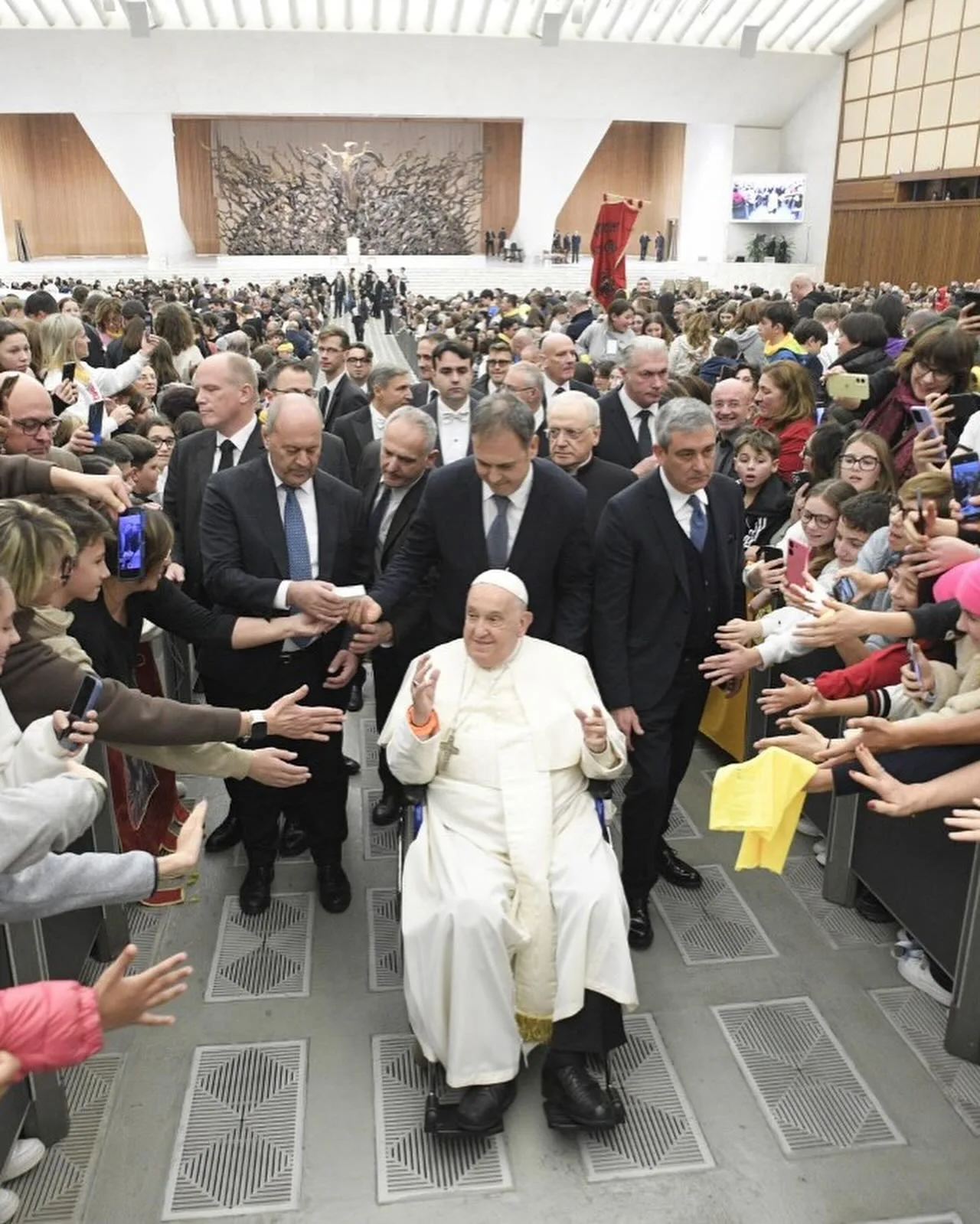 O presidente dos Estados Unidos, Joe Biden, conversou com o papa Francisco neste sábado (11) e concedeu-lhe a Medalha Presidencial da Liberdade com Distinção, a mais alta honraria civil do país, informou a Casa Branca.