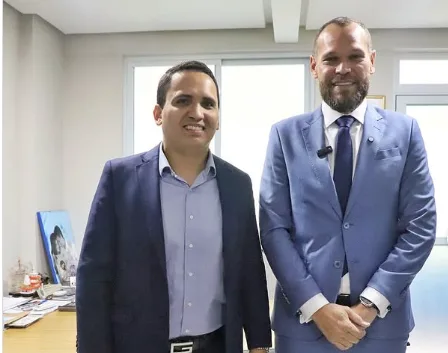 Novo vereador ao lado do vice-prefeito Cássio Andrade