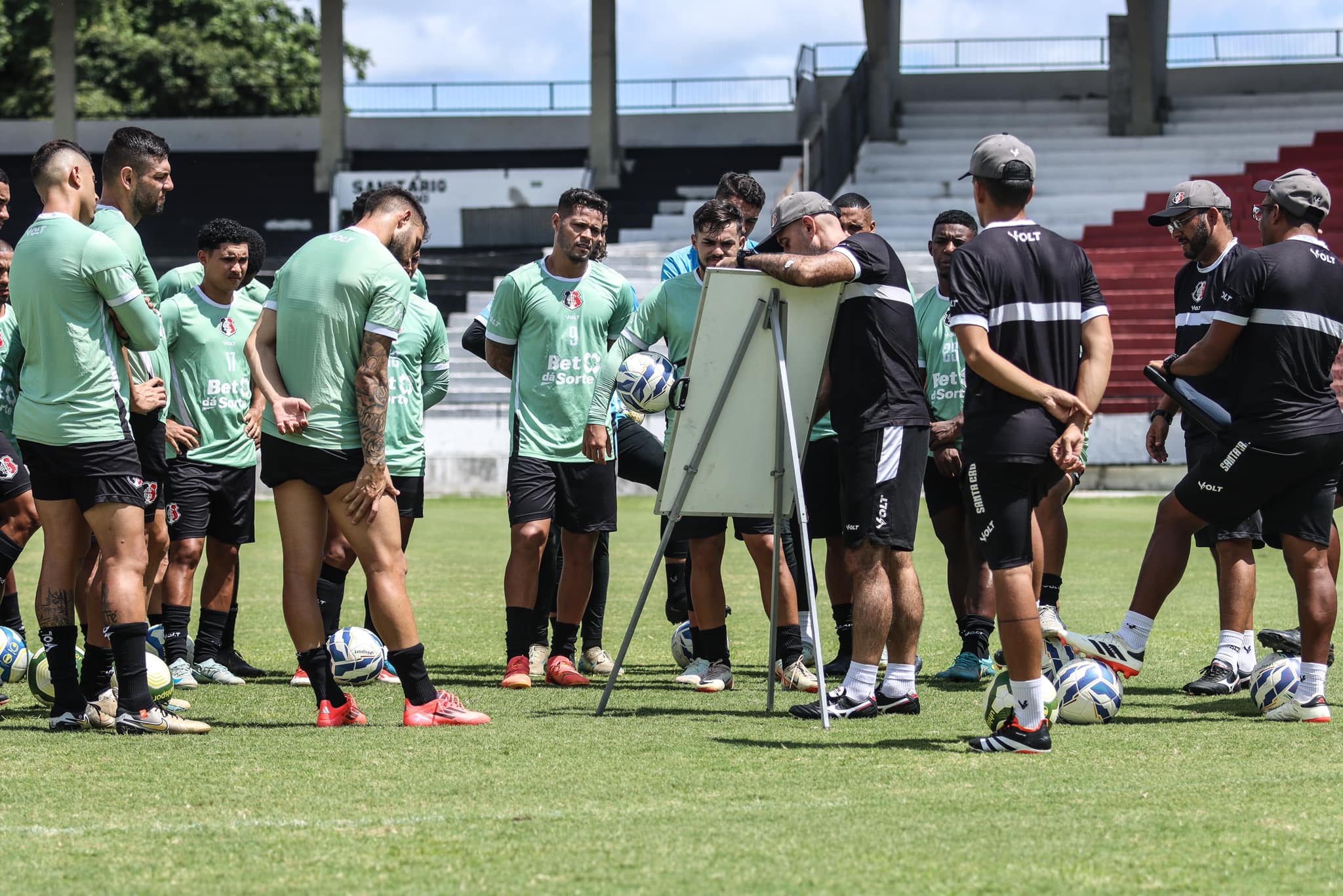 Assista ao vivo o embate entre Jaguar e Santa Cruz no Campeonato Pernambucano 2025. Veja quem irá se destacar neste importante confronto.