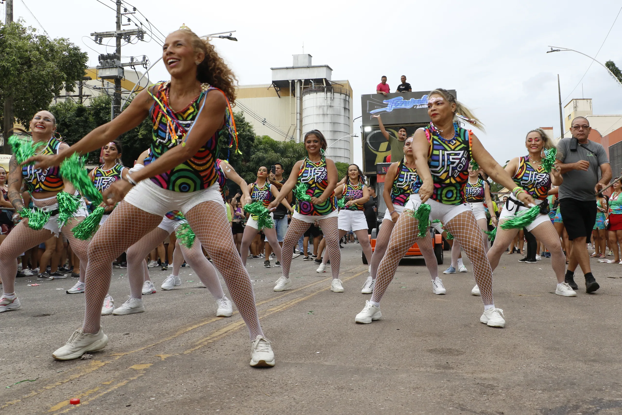 Bloco levou os apreciadores do Axé “raiz” para curtir nas ruas de Belém, neste domingo FOTOS: CELSO RODRIGUES