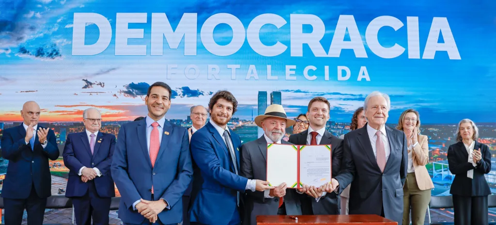 Presidente da República, Luiz Inácio Lula da Silva, durante cerimônia em defesa da Democracia, no Palácio do Planalto. Brasília - DF.