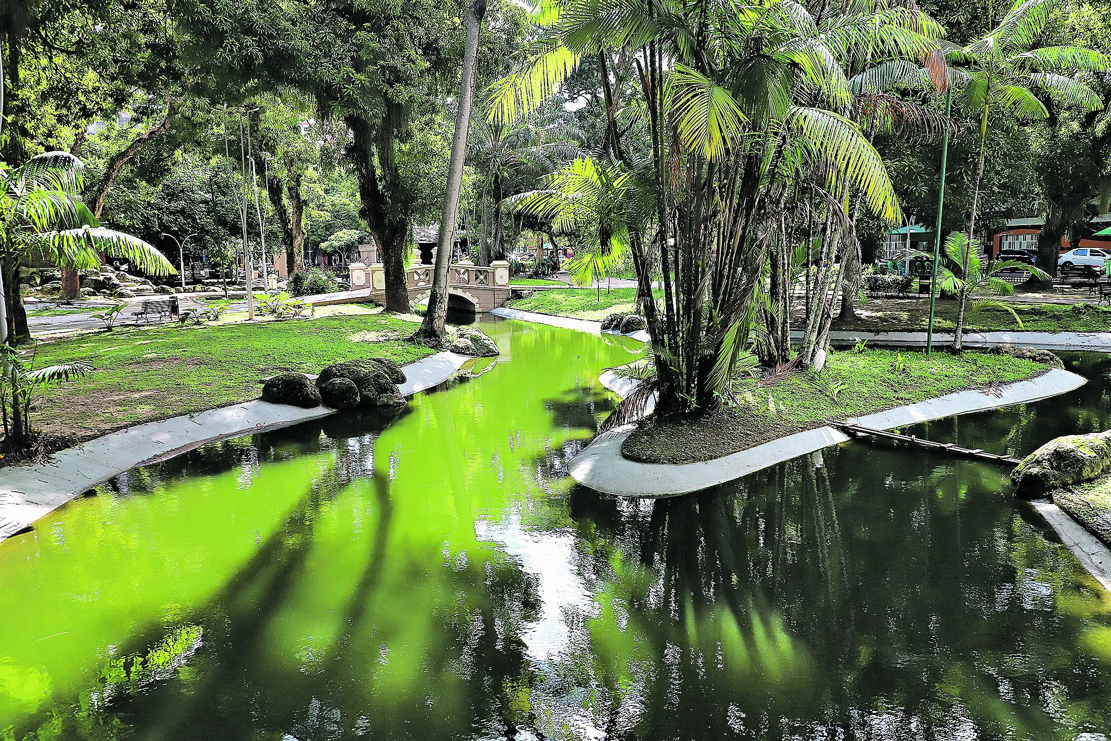 A praça se integrou à cidade pela sua beleza e movimento frequente de visitantes e moradores 

Fotos: WAGNER ALMEIDA