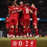 Liverpool conquista uma vitória significativa contra o Manchester City e lidera com 64 pontos no Campeonato Inglês.