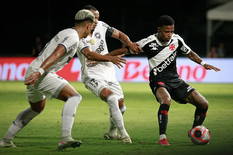 Vasco avança para as semifinais do Campeonato Carioca após vencer o Botafogo. Confira os detalhes da partida!