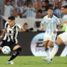 Racing vence o Botafogo por 2 a 0 na Recopa Sul-Americana. Descubra os detalhes do jogo e os próximos desafios.