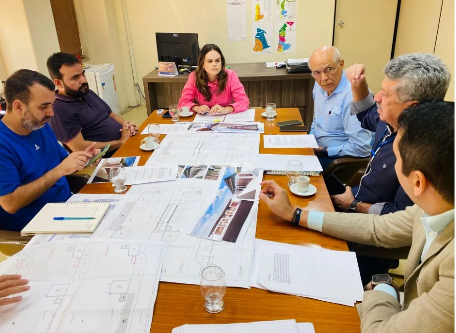 Reunião de trabalho entre a titular da Codem, Mariel Mello, Eduardo de Castro Ribeiro Junior, diretor-geral da Agência Estadual de Regulação e Controle dos Serviços Públicos de Transporte (Artran/PA), Carlos Alberto Lima, diretor geral da Sociedade Nacional de Apoio Rodoviário e Turístico (Sinart) e com o vice-presidente e diretor executivo da Codem, João Clóvis Oliveira para discutir parceria entre os órgãos. Foto: Talita Santos/Codem