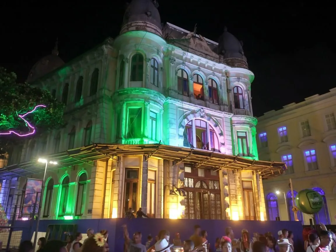 Prédio histórico tem vista privilegiada para o palco principal, segurança privada e acesso exclusivo pela Rua do Bom Jesus