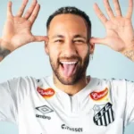 Neymar curte post que critica colega do Santos após gol perdido. Entenda a polêmica e suas implicações para o time.