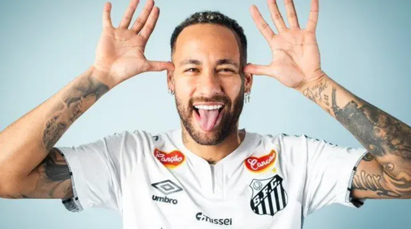 Neymar está de volta ao Santos: registro concluído na CBF permite que o atacante atue nos jogos oficiais pelo clube.