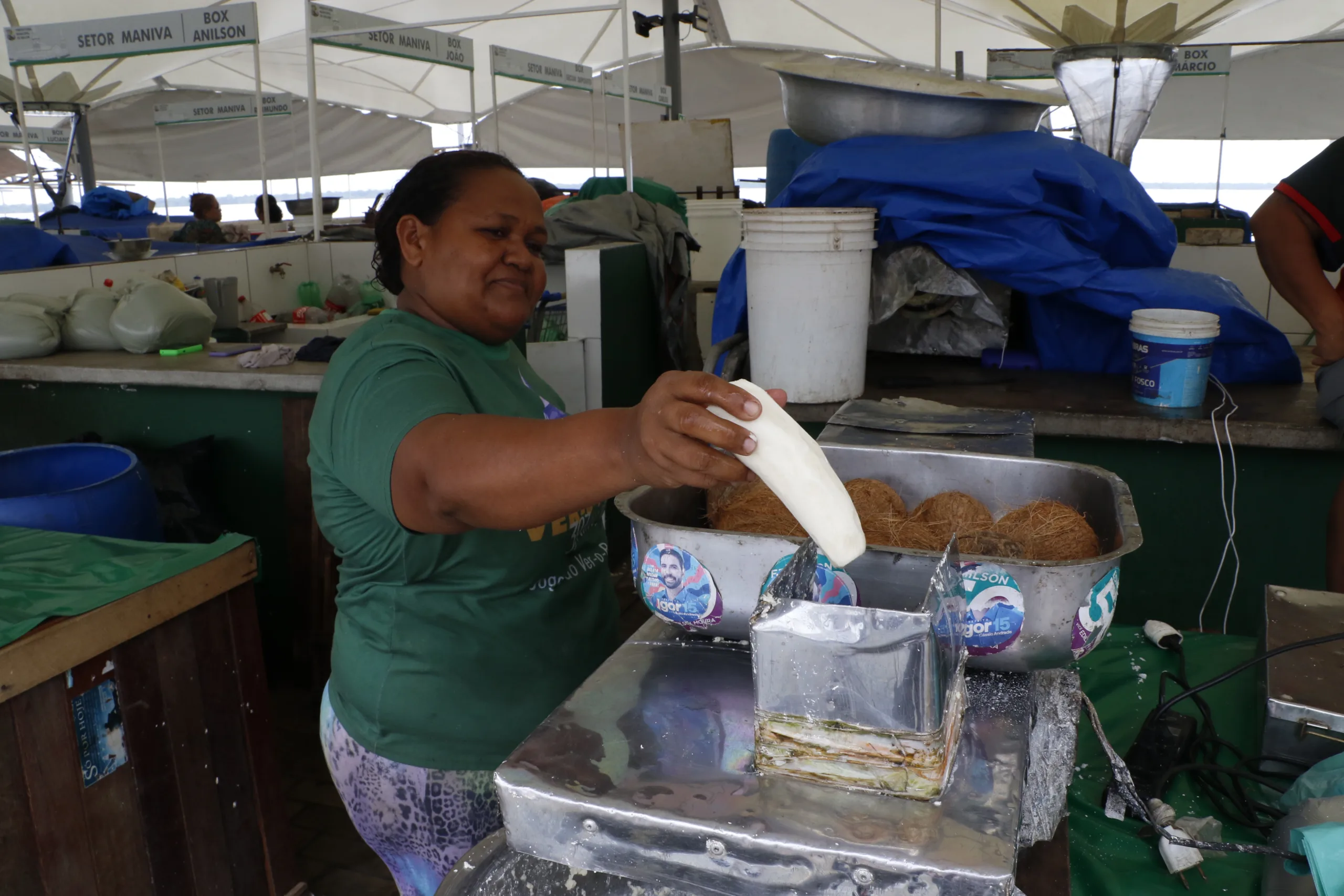 Jane Santos: “As pessoas compram muito aqui pra fazer bolo. Apesar de vendermos todos os dias, no mês de junho é quando bombam as vendas”
FOTO: Celso Rodrigues