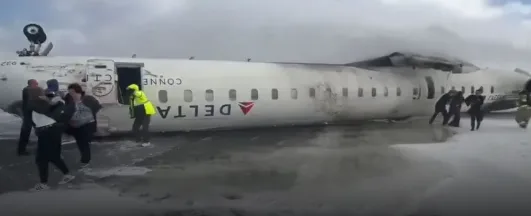 Um acidente envolvendo um avião em Toronto deixou quinze feridos. Descubra todos os detalhes sobre o acidente na pista.