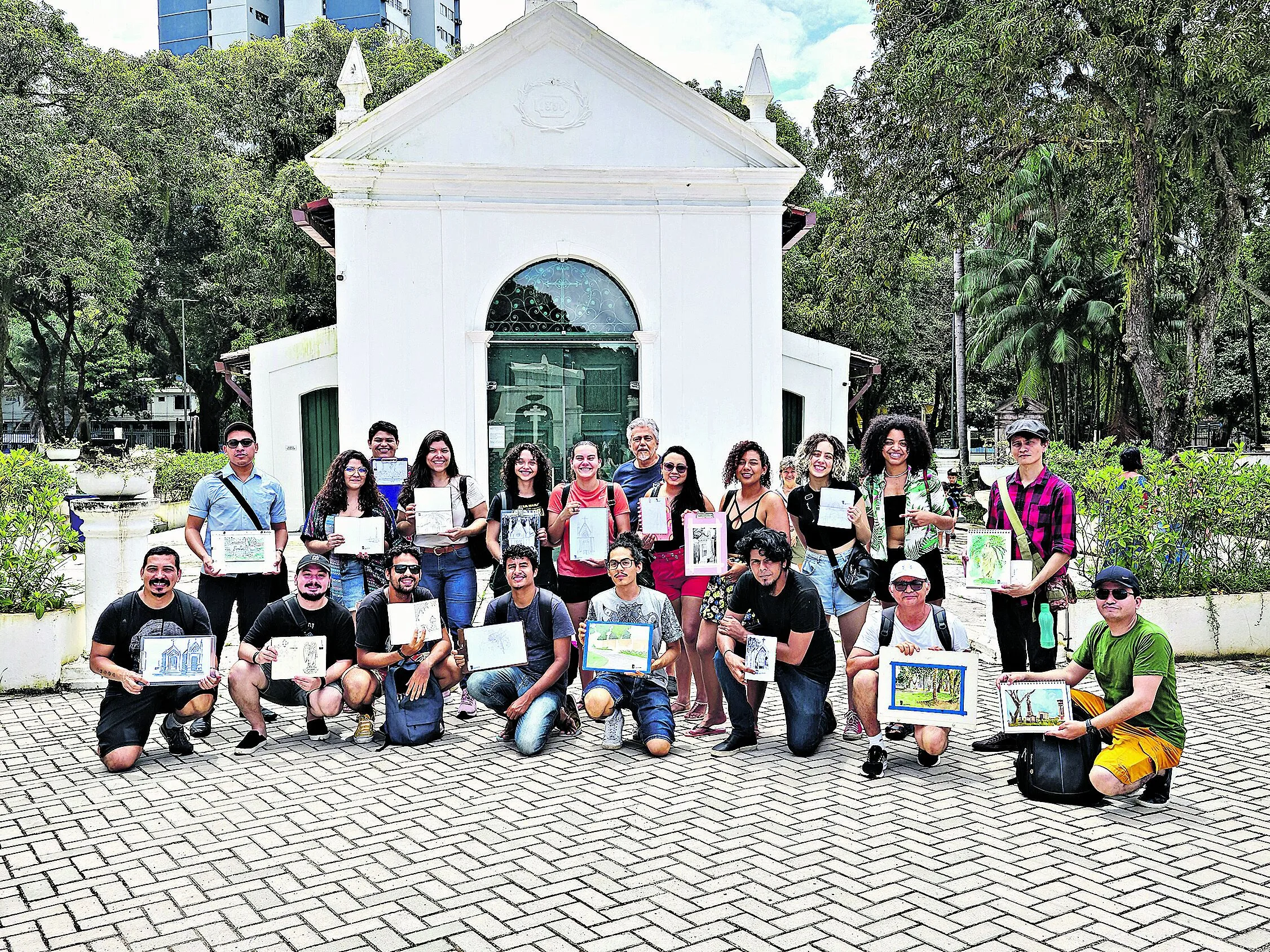 Lápis, pincel, papel e uma cidade inteira como inspiração