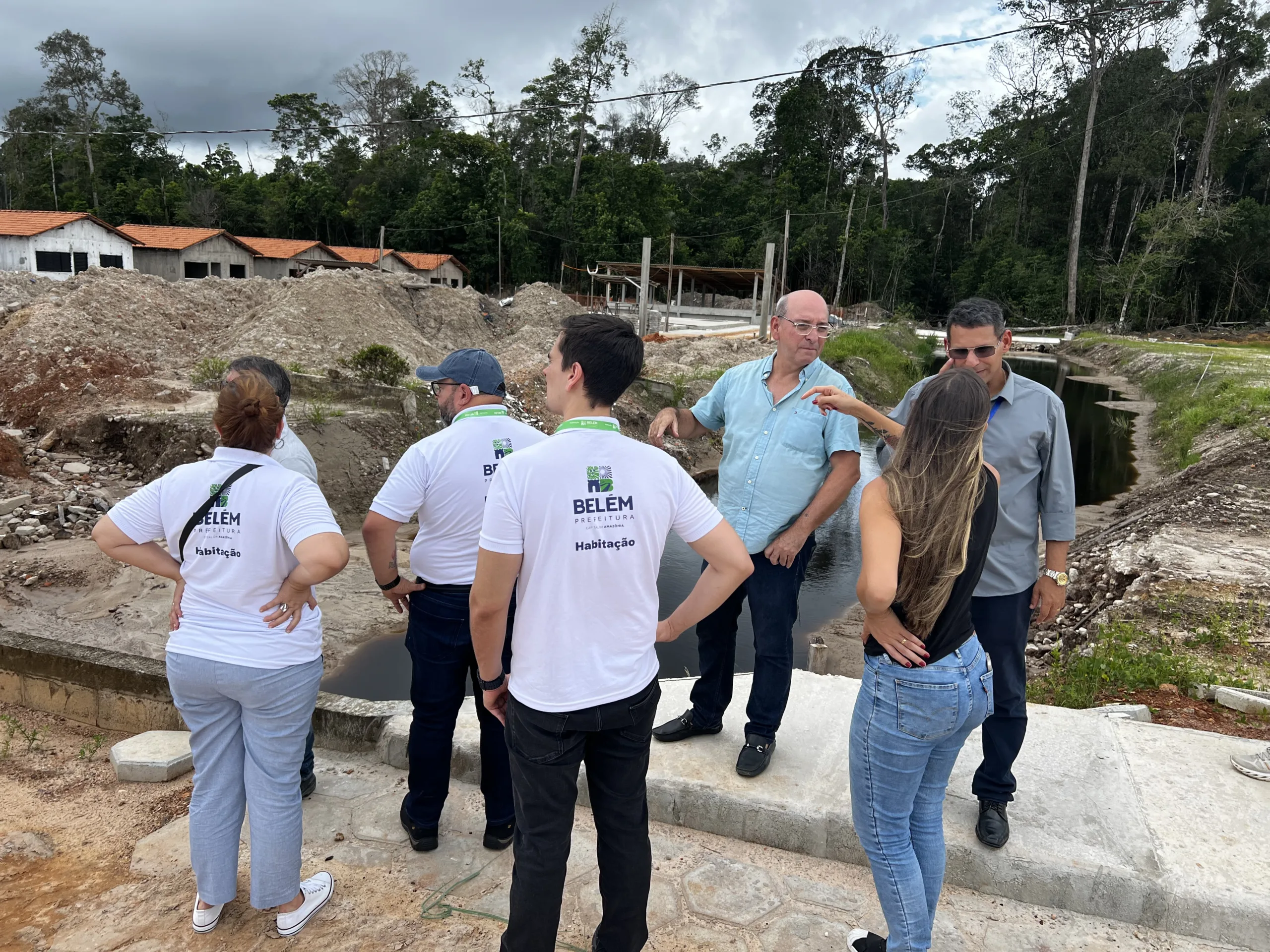 Conheça o projeto Viver Mosqueiro e suas mil unidades habitacionais, promovendo moradia digna para famílias de baixa renda.