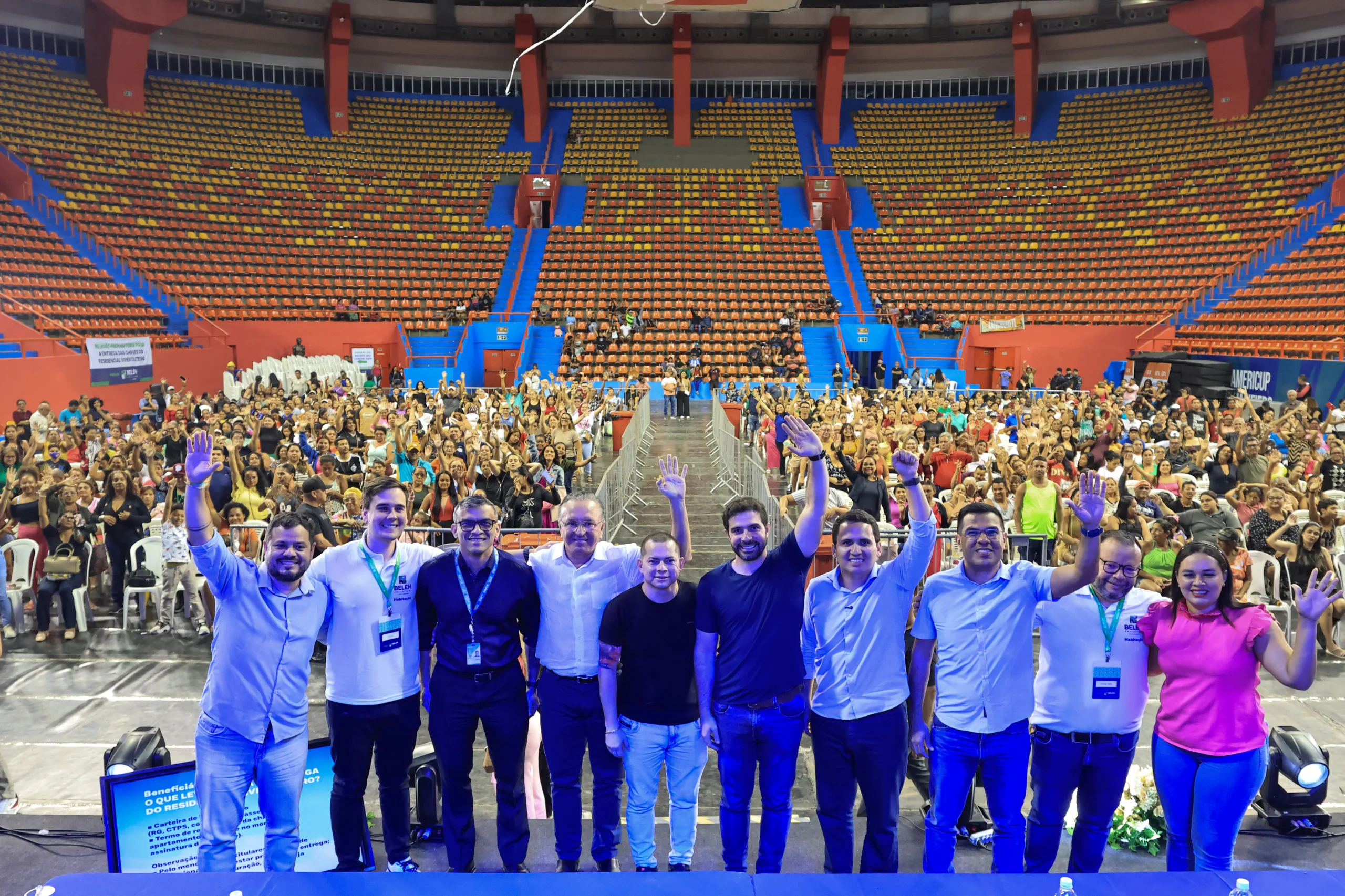 Prefeito de Belém, Igor Normando, em encontro com as famílias beneficiadas do conjunto habitacional Viver Outeiro, no Mangueirinho