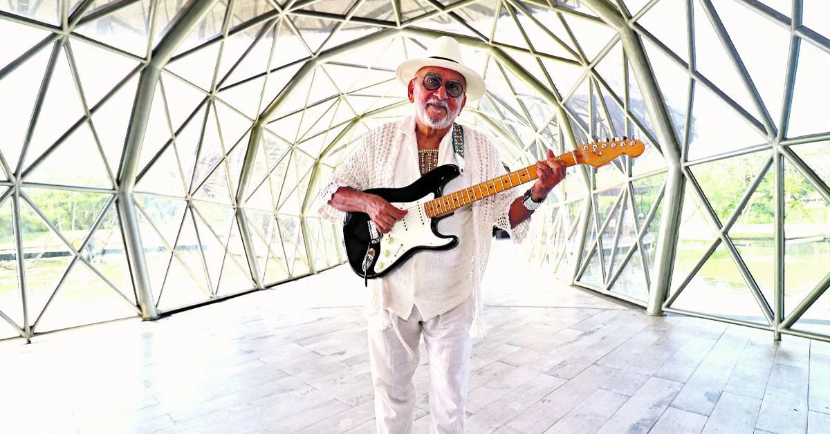 O guitarrista Manoel Cordeiro anima os foliões nesta sexta-feira, 28, em Belém, com a edição do Bloco do Baile do Papai.