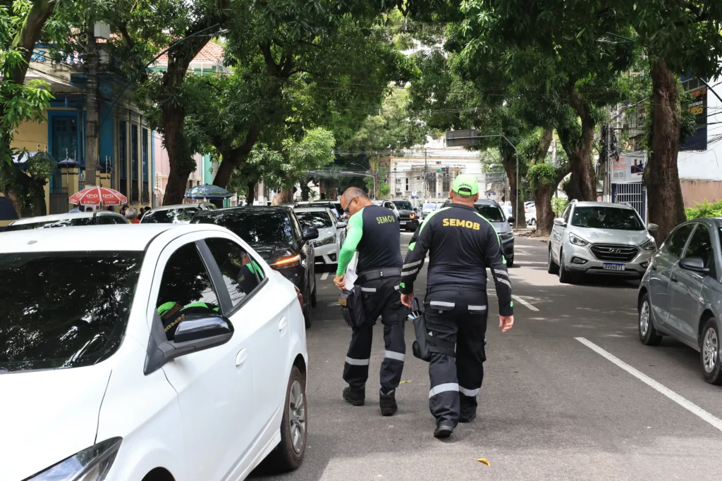 Entenda o papel da SEMOB na administração do tráfego em Belém e como seus agentes atuam para tornar o trânsito mais seguro e organizado. Entenda o papel da SEMOB na administração do tráfego em Belém e como seus agentes atuam para tornar o trânsito mais seguro e organizado.