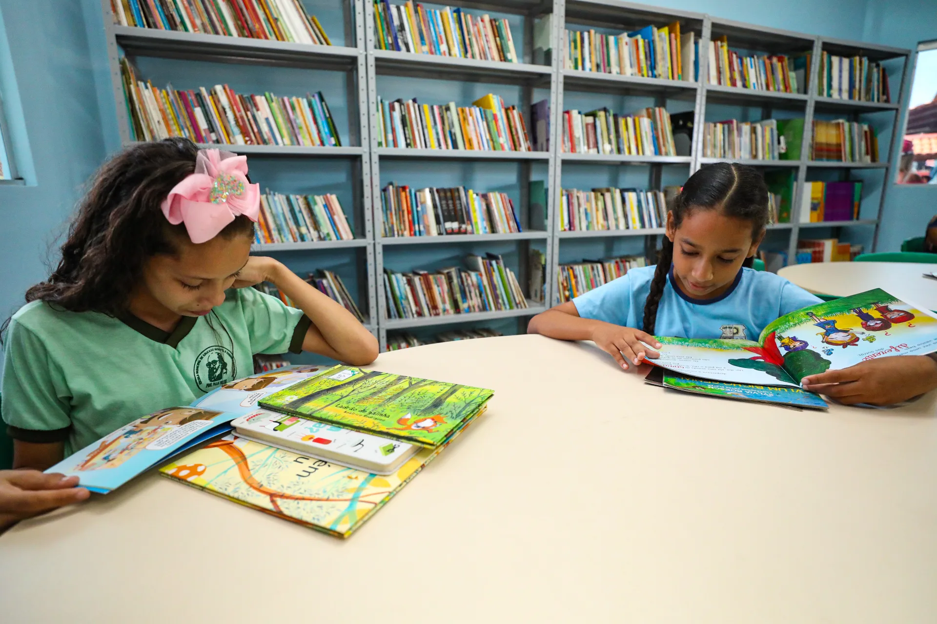 Saiba mais sobre a compra de livros de autores paraenses feita pela Prefeitura de Belém e os erros da gestão passada.