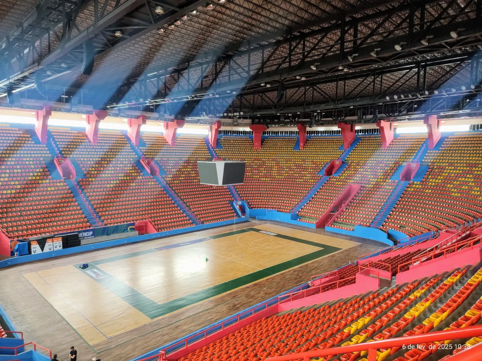 Confronto emocionante de vôlei no ginásio do Mangueirinho: Apade Vôlei x Araguari EVA-MG pela Super Liga B.