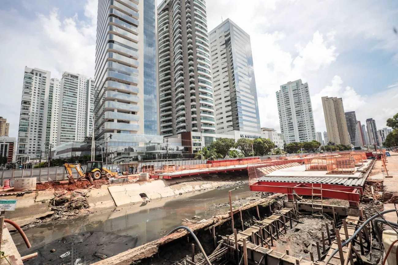 Saiba sobre as mudanças no trânsito na Avenida Visconde de Souza Franco devido às obras da Nova Doca a partir de hoje.