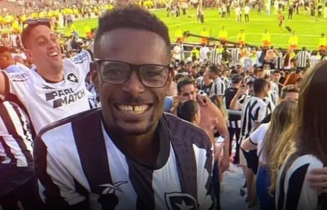 Atingido pelo disparo de um policial militar reformado na madrugada de segunda-feira (24), Igor Melo de Carvalho, de 31 anos, é estudante, pai, jornalista esportivo e influenciador botafoguense.