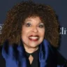 A renomada cantora Roberta Flack faleceu aos 88 anos. Descubra seu legado e as canções que tocaram gerações.