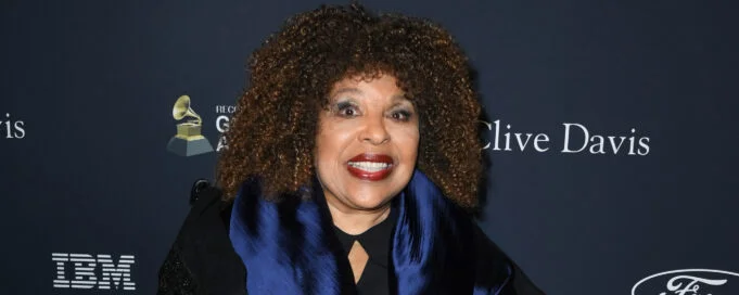 A renomada cantora Roberta Flack faleceu aos 88 anos. Descubra seu legado e as canções que tocaram gerações.