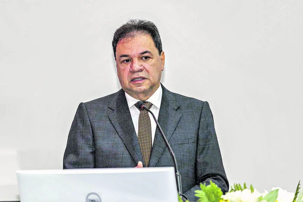 Deputado Chicão tomou posse na presidência da Casa Deputado Chicão tomou posse na presidência da Casa