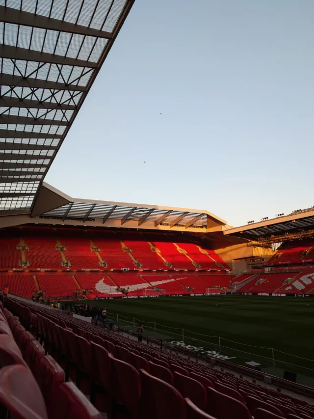 Não perca a disputa entre Liverpool e Tottenham na Copa da Liga Inglesa. Acompanhe os lances e torça pelo seu time favorito.