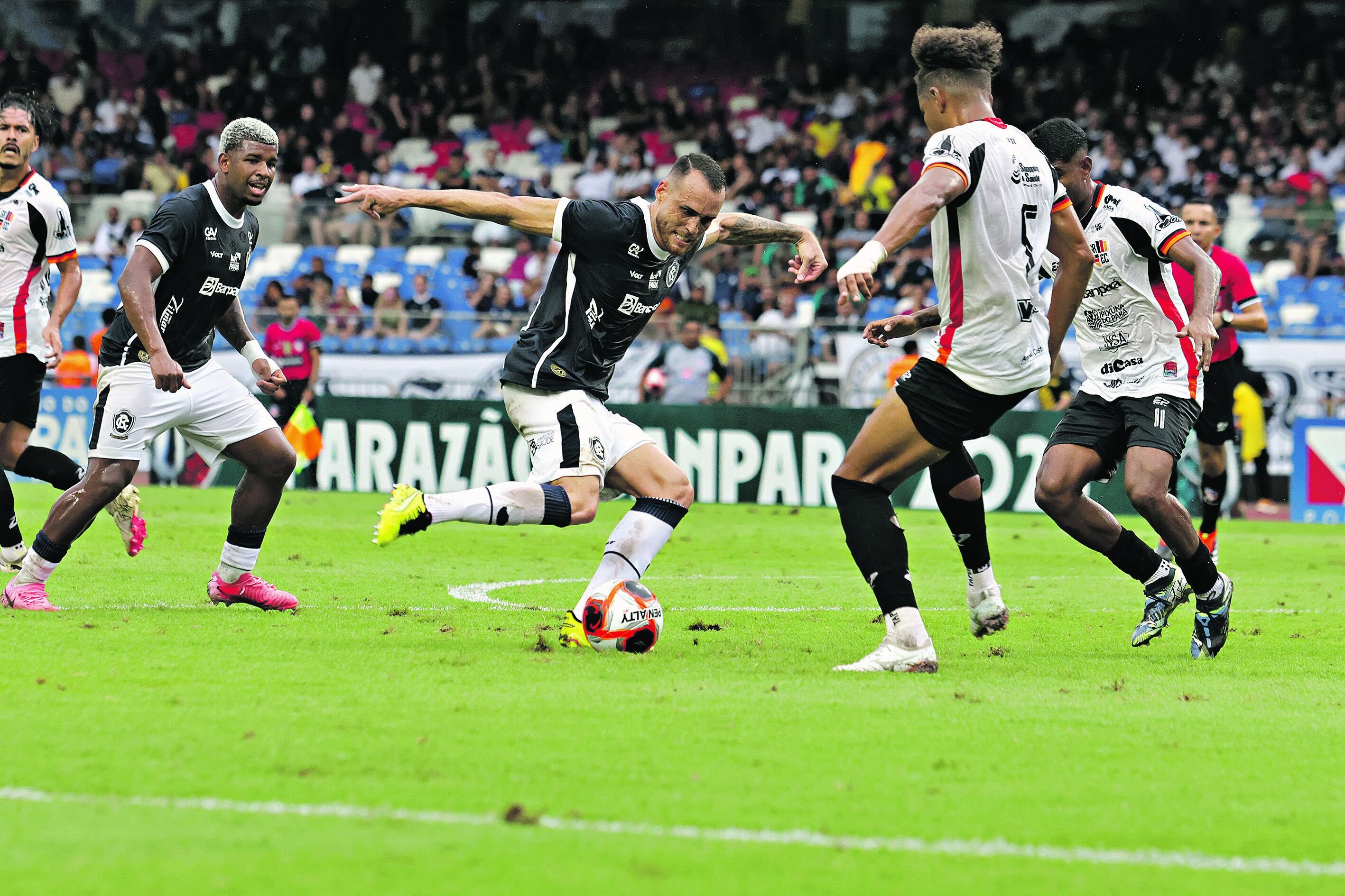 Descubra como o Remo lutou na partida contra o Santa Rosa. Conheça os detalhes e os principais momentos do jogo.