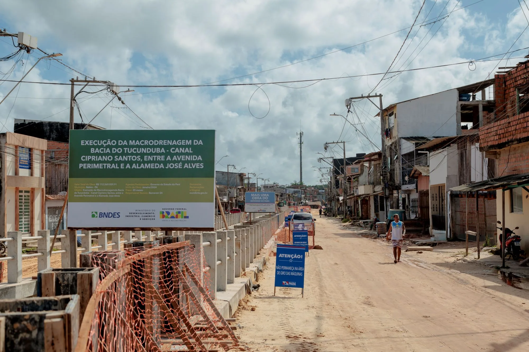 Lula em Belém anuncia R$ 250 milhões para macrodrenagem e urbanização, melhorando a infraestrutura e os serviços públicos.