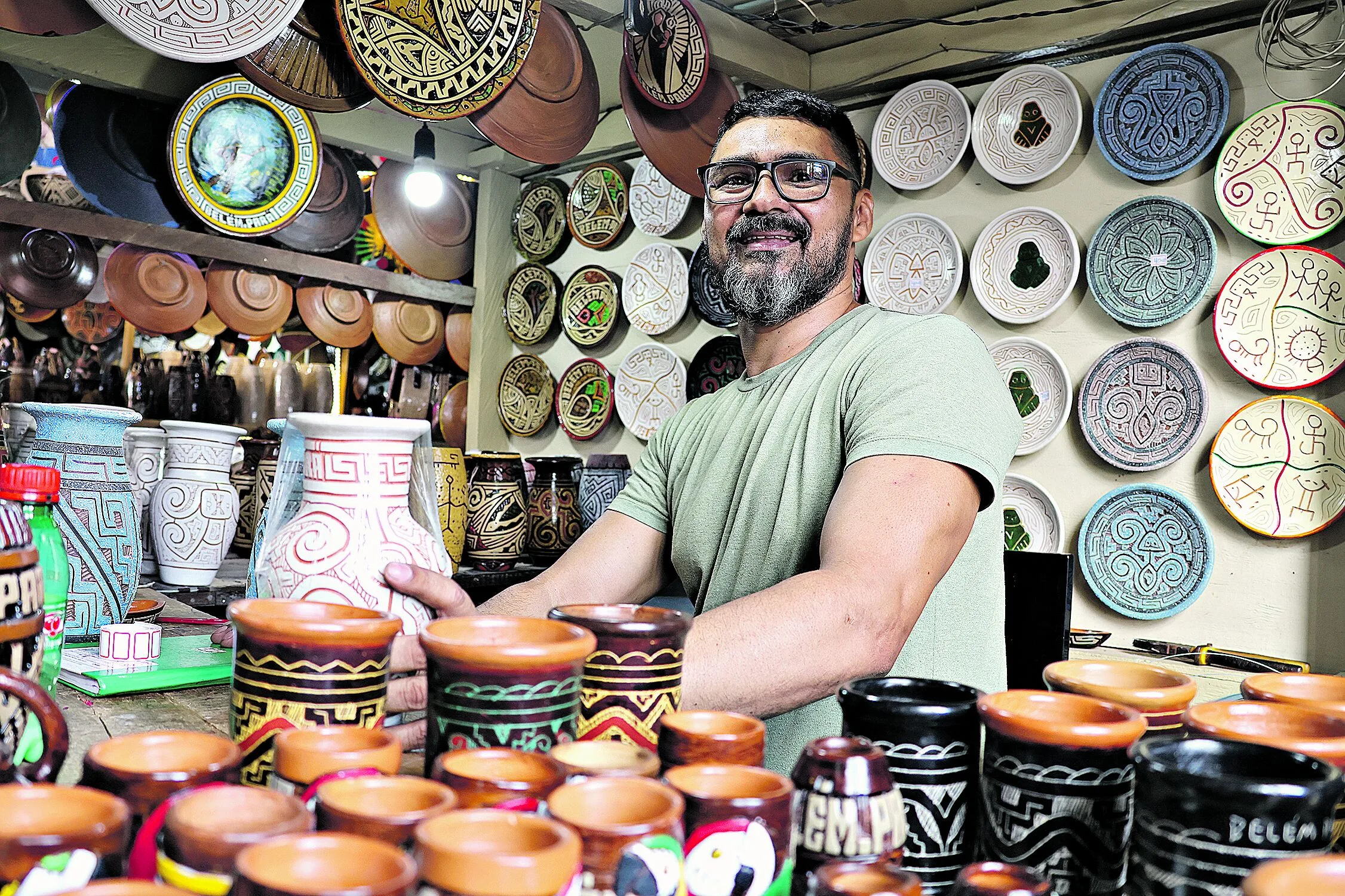 Belém, Pará, Brasil. Cidade.  Reginaldo da Conceição, 44, artesão. Vamos falar sobre quais são os melhores tipos de negócios para empreender em 2025 e os motivos desses setores serem favoráveis para Belém e nossa região. O entrevistado pode listar dez tipos de negócios. 28/01/2025. Foto: Irene Almeida/Diário do Pará