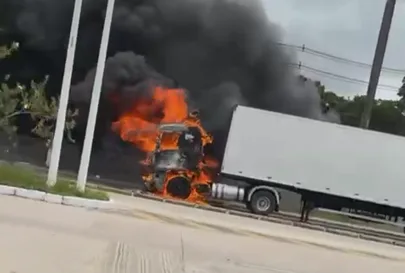 Incêndio consume caminhão na rodovia Augusto Montenegro em Belém. Saiba mais sobre o ocorrido e o impacto no trânsito.