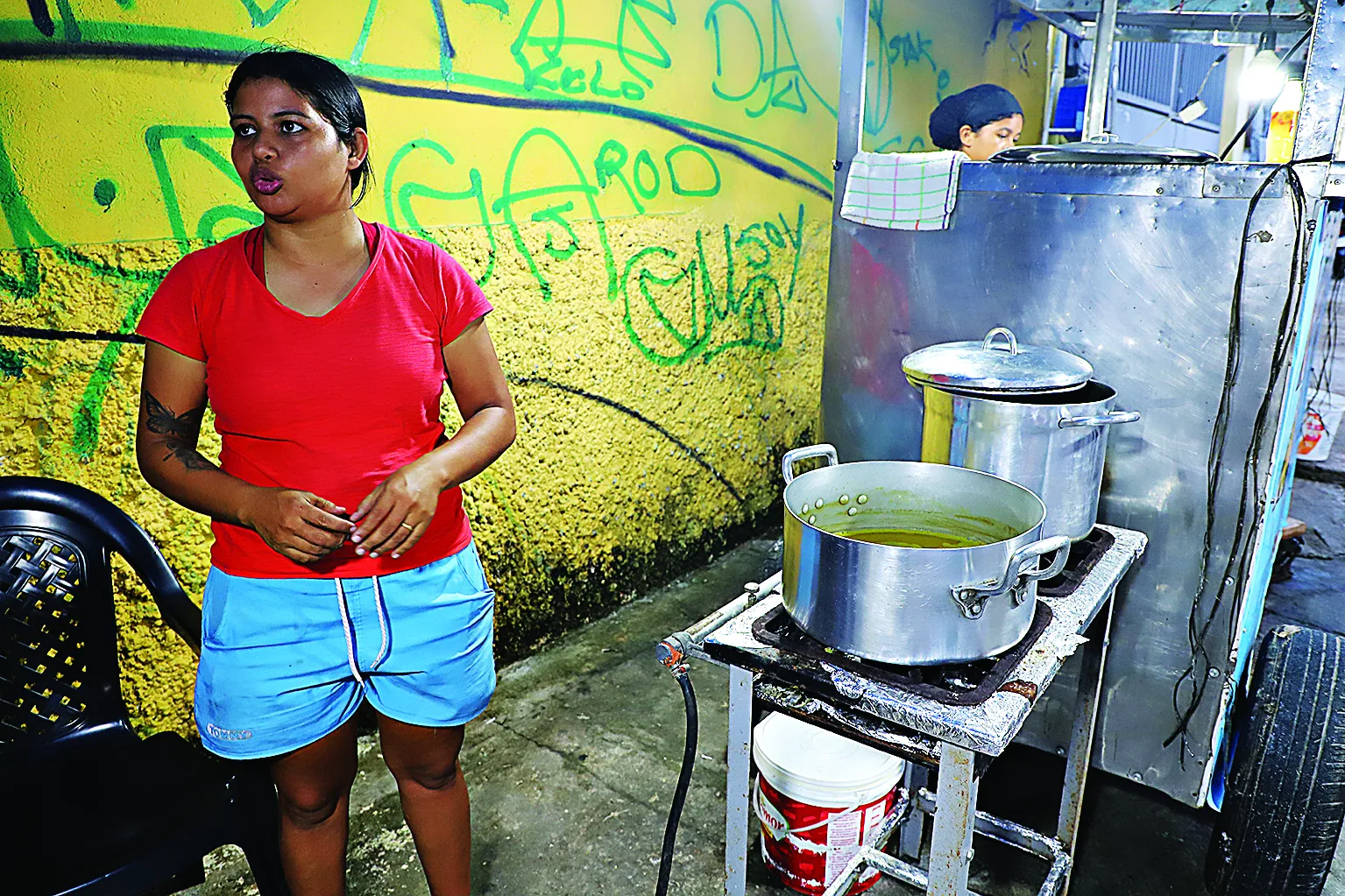  Disleny Oliveira é dona de um food truck de hambúrgueres artesanais e relata os impactos da alta nos custos do gás de cozinha Foto: Mauro Ângelo 